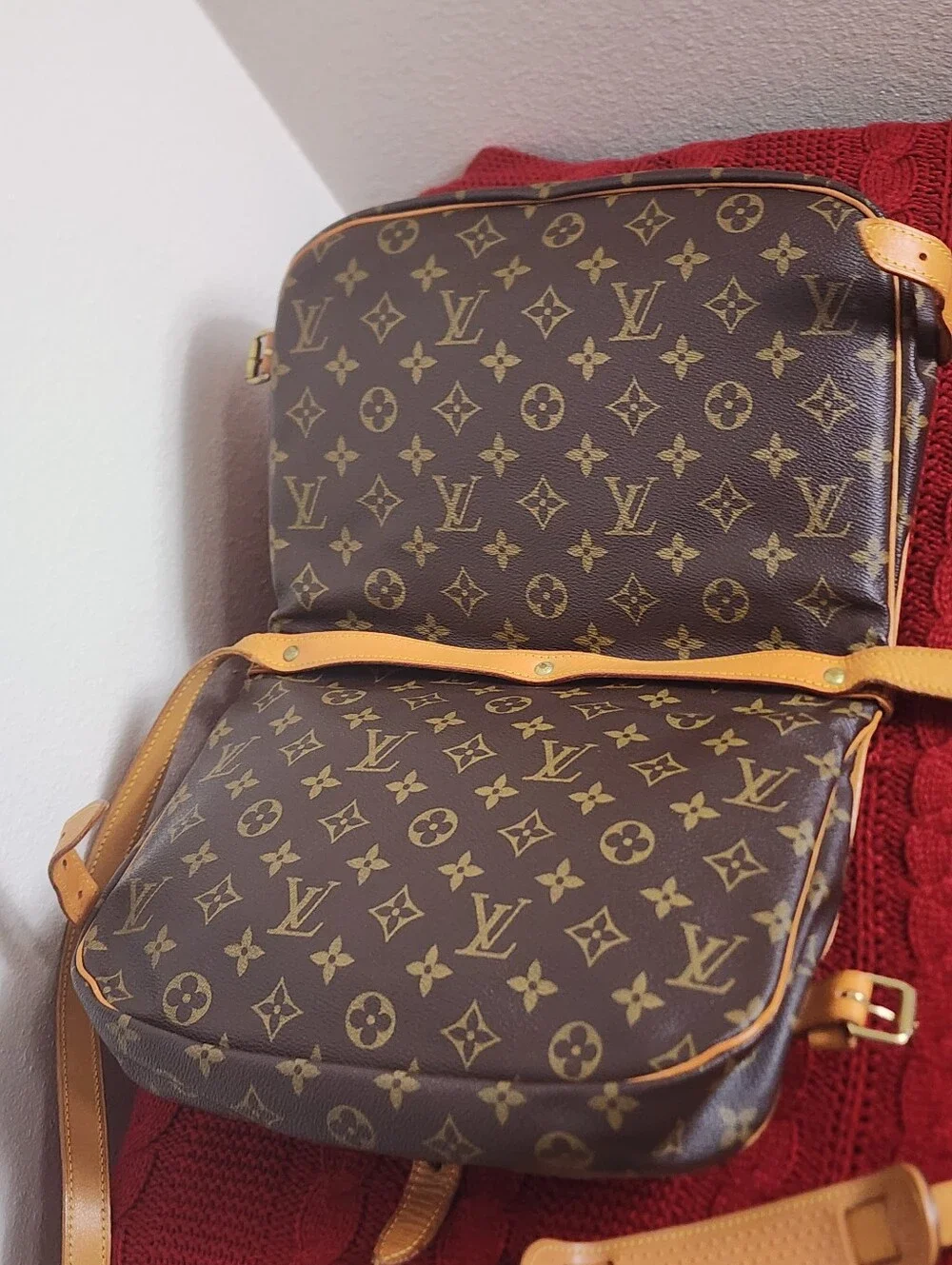 Louis Vuitton Authentic Vintage (34 Yrs.old) SAUMUR 30